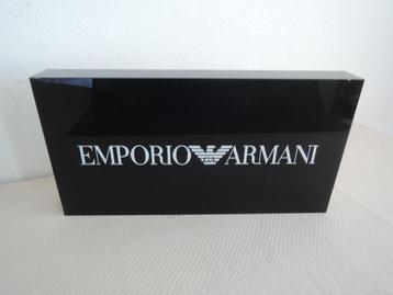 Emporio Armani display beschikbaar voor biedingen