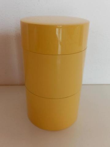 Geel torentje met bewaarbakjes (4/9) nieuw beschikbaar voor biedingen