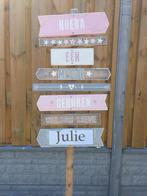 Geboortebord Wegwijzer bord Pijlen huren babyspullen meisje, Ophalen, Zo goed als nieuw, Geboortebord