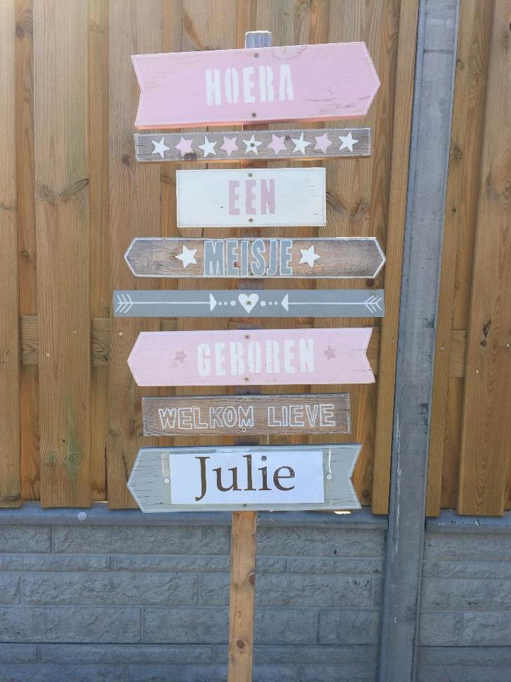 Geboortebord Wegwijzer bord Pijlen huren babyspullen meisje, Kinderen en Baby's, Kraamcadeaus en Geboorteborden, Zo goed als nieuw