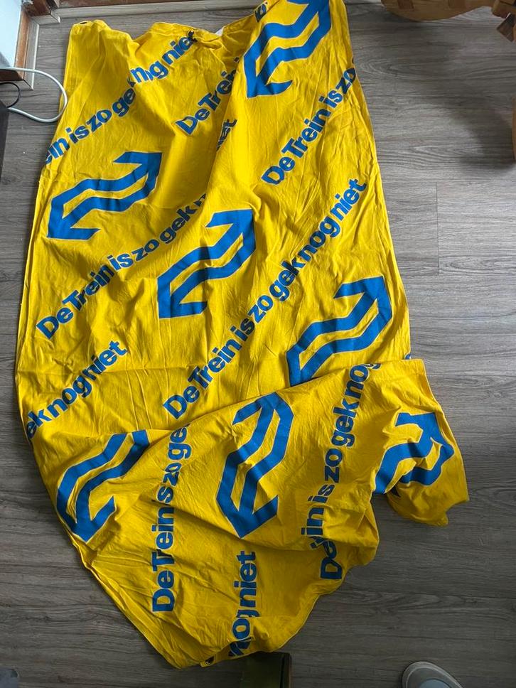 Spandoek ‘De Trein is zo gek nog niet’ 90x180cm, Verzamelen, Spoorwegen en Tramwegen, Zo goed als nieuw, Trein, Overige typen