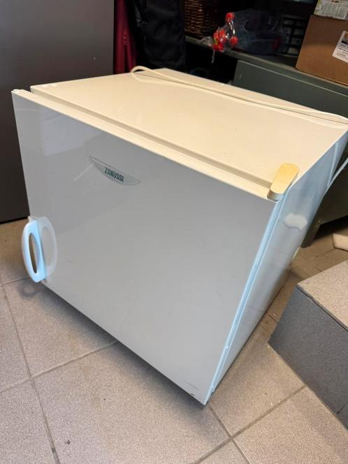 Zanussi ZFX5JB vriezer, Witgoed en Apparatuur, Vriezers en Diepvrieskisten, Zo goed als nieuw, Vrijstaand, Vrieskast, Minder dan 85 cm