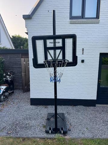 basketbalkorf beschikbaar voor biedingen