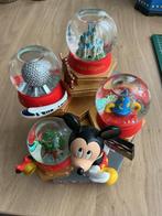 Mickey Mouse beeldje met Muziekdoosje met 4 mini snowgloben, Verzamelen, Ophalen of Verzenden, Mickey Mouse, Nieuw, Beeldje of Figuurtje