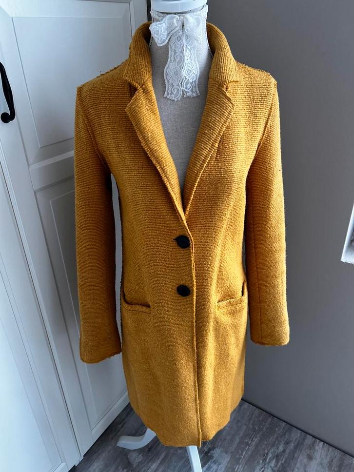 Okergele/mosterdgele jas van Only. Maat XS., Kleding | Dames, Jassen | Winter, Gedragen, Maat 34 (XS) of kleiner, Geel, Verzenden