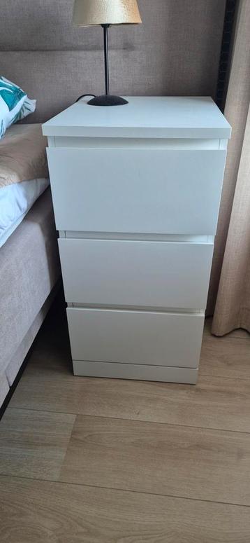 2x IKEA Malm Nachtkastje –Wit–3 Lades –41x49x78 cm Hoog beschikbaar voor biedingen