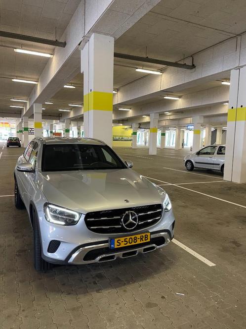 Mercedes-Benz GLC 300e 320pk 4MATIC 9G-TRONIC 2021 Grijs, Auto's, Mercedes-Benz, Particulier, GLC, Hybride Elektrisch/Benzine