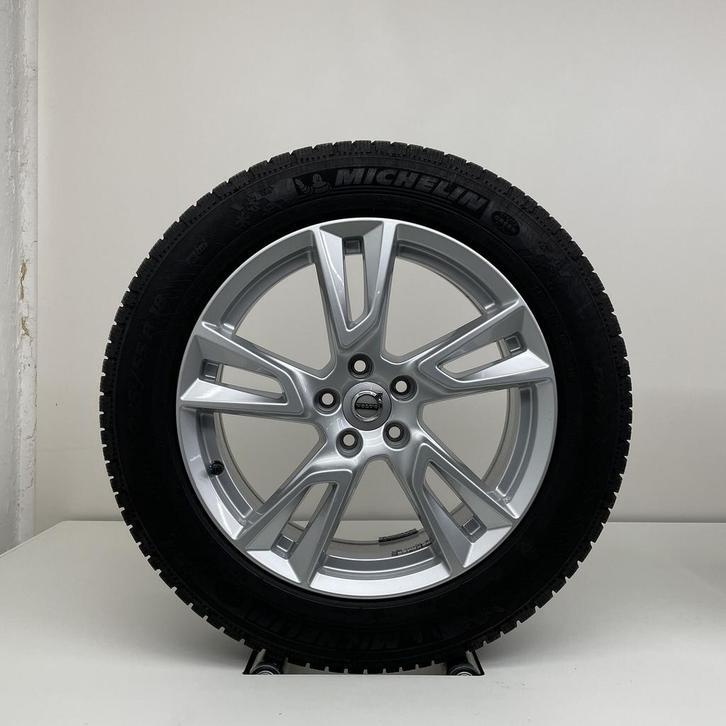 Volvo 18 inch velgen + winterbanden XC40 / V90 CC, Auto-onderdelen, Banden en Velgen, Banden en Velgen, Winterbanden, 18 inch