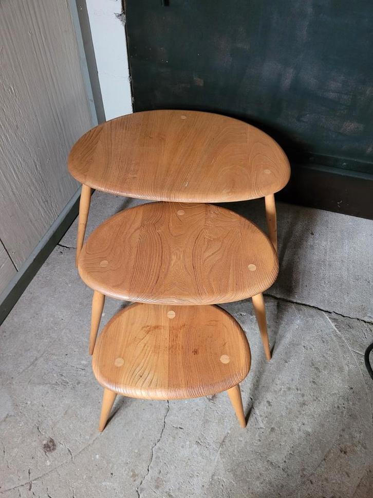 Vintage Ercol Pebble bijzettafels van iepen- en beukenhout, Huis en Inrichting, Tafels | Bijzettafels, Zo goed als nieuw, Rechthoekig