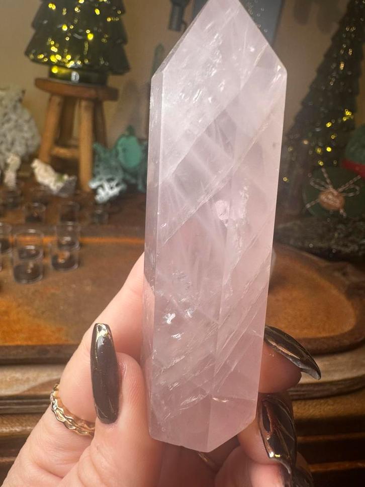 Hele mooie rozekwarts obelisk | bij Edelsteengoed, Verzamelen, Mineralen en Fossielen, Mineraal, Ophalen of Verzenden