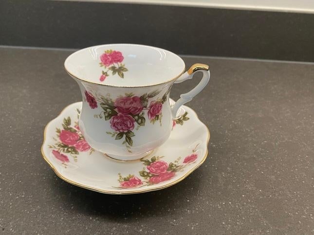 Royal Ascot theekopje Red Roses, Ophalen of Verzenden, Zo goed als nieuw, Overige stijlen, Kop(pen) en/of Schotel(s)