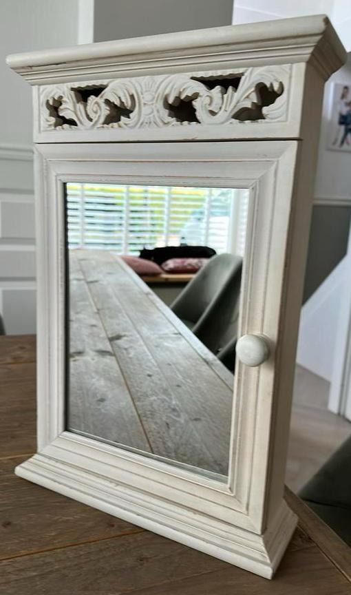 Sleutel kastje brocante creme wit. 9 plekken, Huis en Inrichting, Woonaccessoires | Spiegels, Gebruikt, Minder dan 50 cm, Minder dan 100 cm