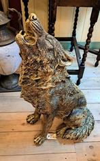Zittende wolf 75 cm hoog kunststof beeld in mooie brons tint, Antiek en Kunst, Curiosa en Brocante, Ophalen