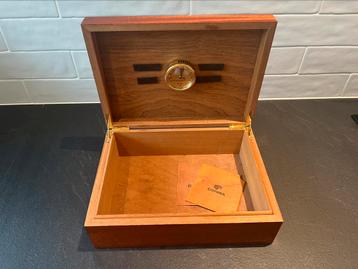 Humidor voor sigaren beschikbaar voor biedingen