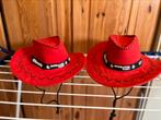 2 rode cowboy hoeden, Kleding | Heren, Verzenden, Zo goed als nieuw, Overige maten, Carnaval