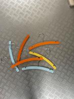 Kleurrijke baby kleertjes hangers, Ophalen of Verzenden, Gebruikt