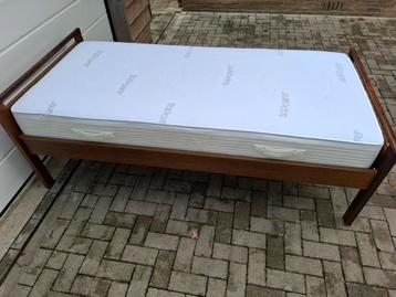 Matras als nieuw 90x200 met 1 Persoons Bed compleet beschikbaar voor biedingen