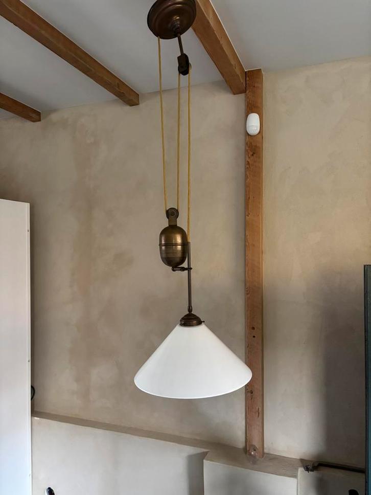 Opaline kap messing plafondlamp, Huis en Inrichting, Lampen | Hanglampen, Zo goed als nieuw, Minder dan 50 cm, Glas, Metaal, Overige materialen