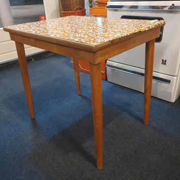 Vintage tafeltje! beschikbaar voor biedingen