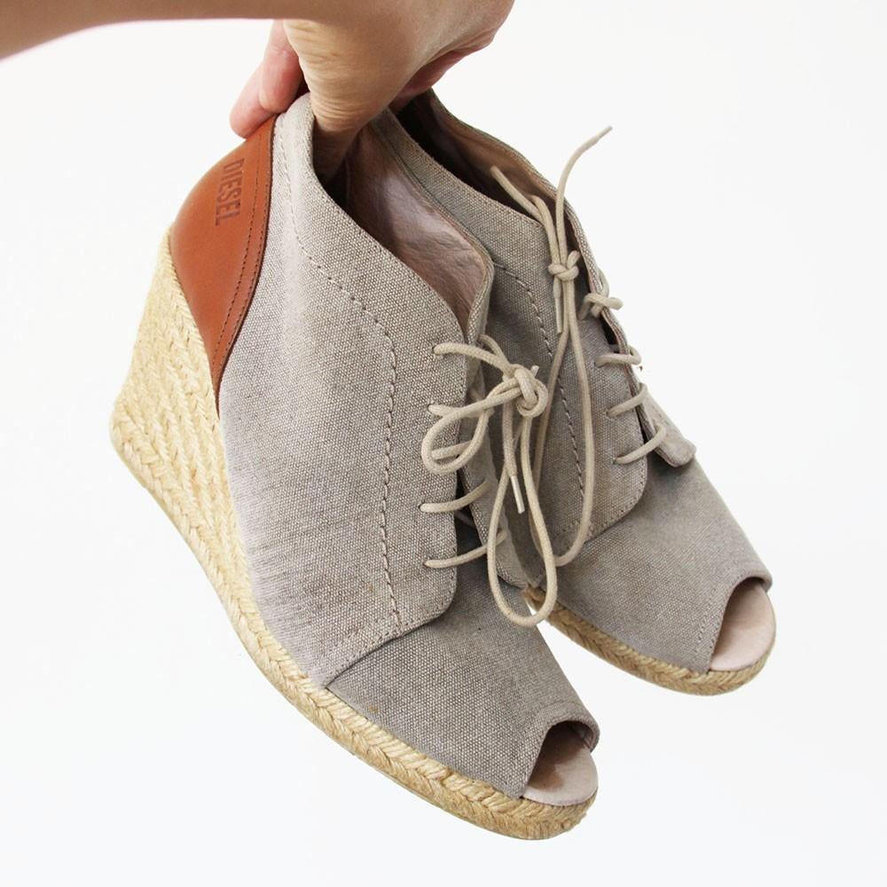Schitterende Diesel Sleehakken -s6 (Maat 41) € 55,-, Kleding | Dames, Zo goed als nieuw, Diesel, Grijs, Sandalen of Muiltjes
