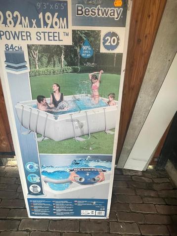 Zwembad  buitenbad 229 X 323, hoogte 84 cm beschikbaar voor biedingen