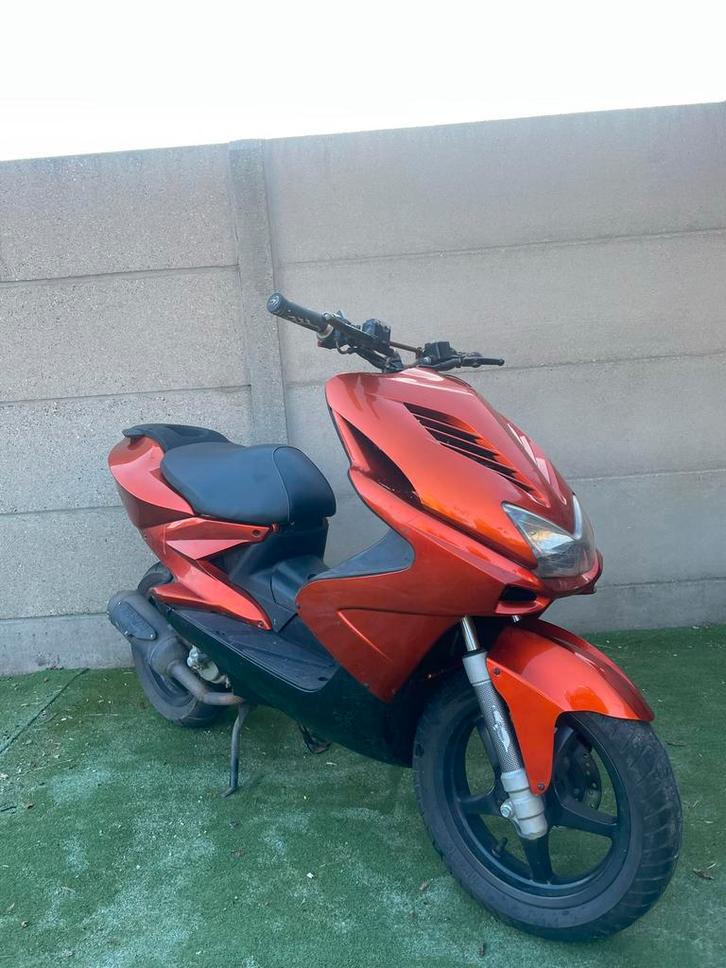 GEZOCHT ! Yamaha Aerox / MBK Booster Schade/Sloop/Project, Fietsen en Brommers, Scooters | Yamaha, Zo goed als nieuw, Aerox, Ophalen