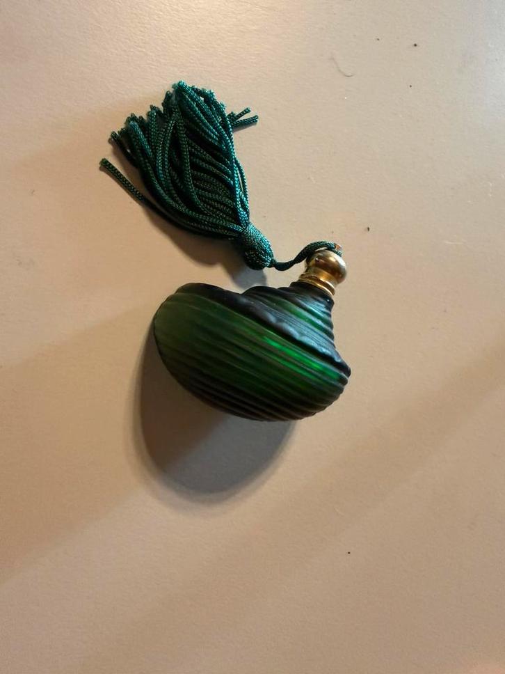 Miniatuur Les Copains glazen groene schelp glas, Verzamelen, Parfumverzamelingen, Zo goed als nieuw, Miniatuur, Ophalen of Verzenden