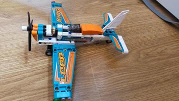 Lego Technic 42117 Stuntvliegtuig beschikbaar voor biedingen