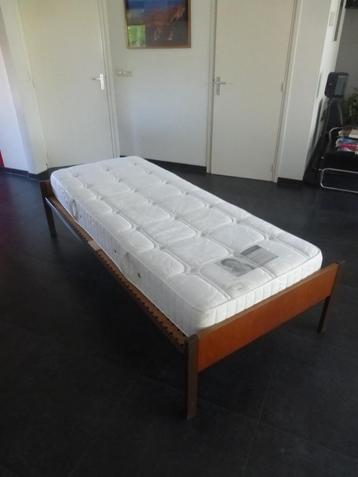 1 persoons bed beschikbaar voor biedingen