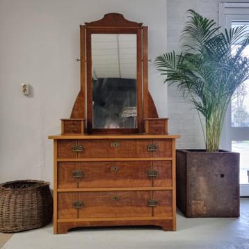 Oude Zweedse spiegelkast ladekast beschikbaar voor biedingen