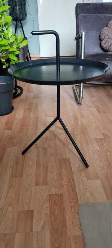 Design ronde tafel. beschikbaar voor biedingen