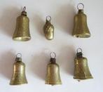 5x Oud Kerstklokje + kleine Dennenappel oud goud, craquelé, Diversen, Kerst, Ophalen of Verzenden