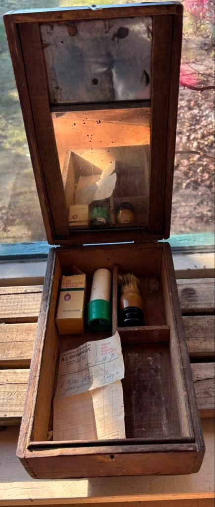 Minimaal 50 jaar oude scheerkist Vintage, Antiek en Kunst, Antiek | Woonaccessoires, Ophalen of Verzenden