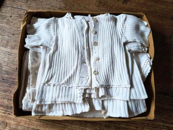 Lotje antiek baby kleding oa flannel hempjes naveldoekjes  beschikbaar voor biedingen
