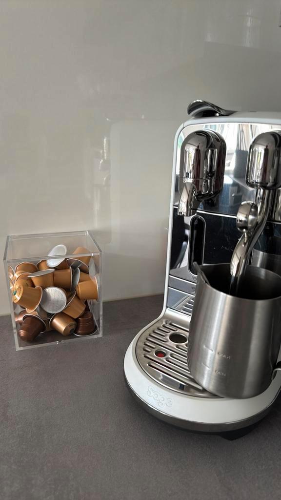 Nespresso Creatista Plus - Zeezout Wit Sea Salt, Witgoed en Apparatuur, Koffiezetapparaten, Zo goed als nieuw, Koffiepads en cups
