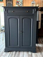 Stoere oude brocante elegante massief houten kast meidenkast, Ophalen
