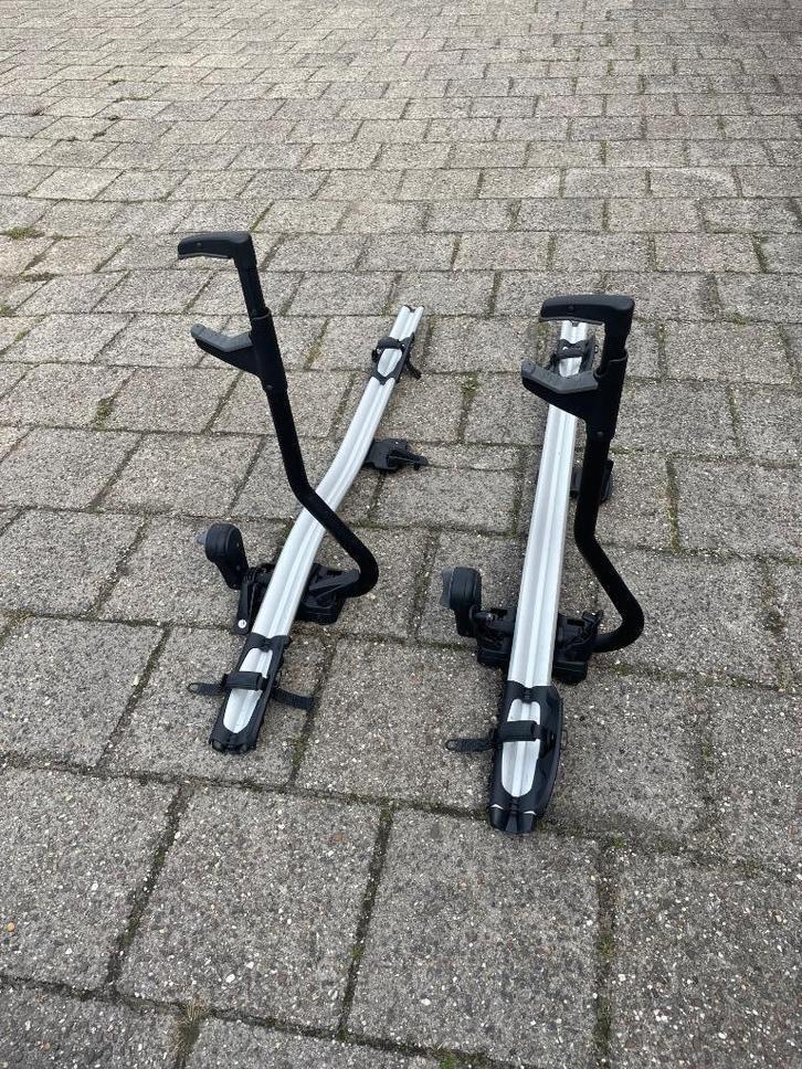 2 x Originele BMW alu fietsdrager 82712166924, Auto diversen, Fietsendragers, Zo goed als nieuw, Dakdrager, 2 fietsen, Brede banden
