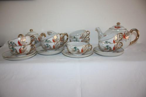 9-persoons wit draken servies Chinees of Japans, Antiek en Kunst, Antiek | Servies compleet, Ophalen of Verzenden