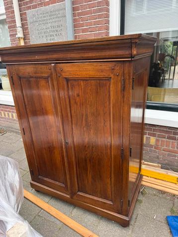 Mooie houten kast, gratis op te halen!! beschikbaar voor biedingen