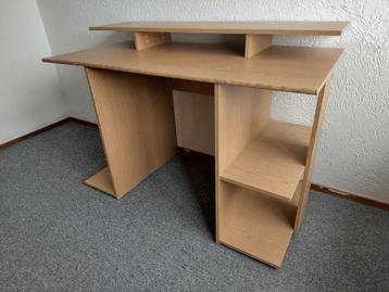 Handig bureau  beschikbaar voor biedingen