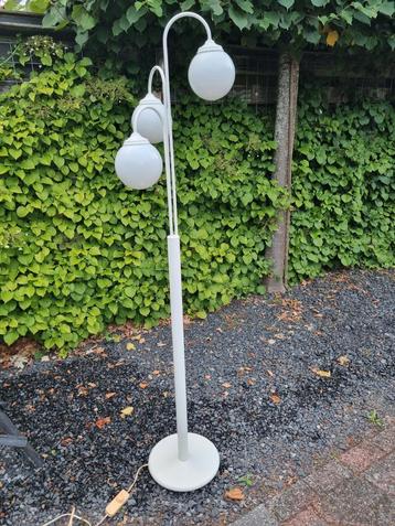 Staande lamp beschikbaar voor biedingen