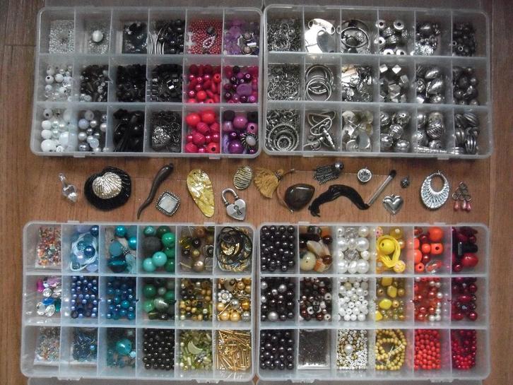 Partij kralen -1, Hobby en Vrije tijd, Kralen en Sieraden maken, Zo goed als nieuw, Kraal, Ophalen of Verzenden