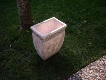 plantenbak beschikbaar voor biedingen