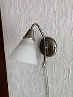 Vintage wandlampje metaal en melkwit glas, Ophalen of Verzenden, Gebruikt, Metaal