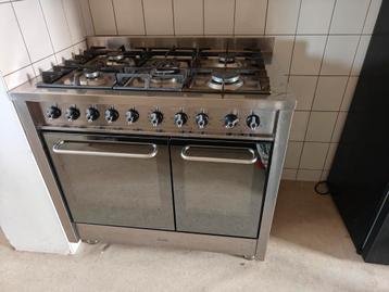 Mooi Indesit 5-pit fornuis met dubbele oven MOET WEG! beschikbaar voor biedingen