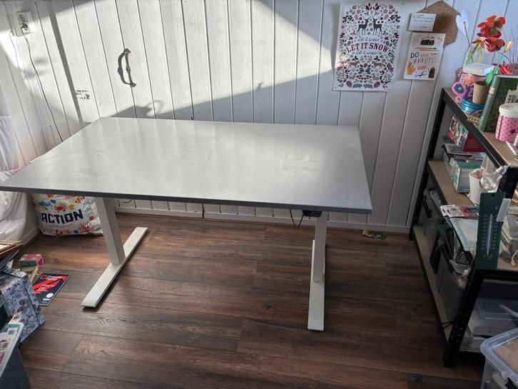 IKEA Rodulf Elektrisch Bureau - 140x80 cm, Huis en Inrichting, Bureaus, Gebruikt, Elektrisch, Ophalen