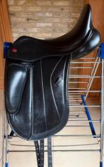 K&M 17,5 inch dressuurzadel monoflap competition, Ophalen of Verzenden, Zo goed als nieuw, Dressuur