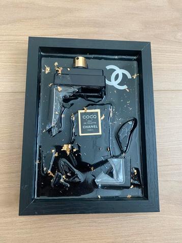 Lijst decoratie chanel eau de toilette in epoxy parfum beschikbaar voor biedingen