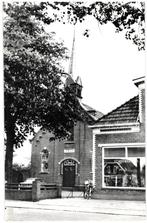985238	Nieuw-Weerdinge	NH Kerk	Schoenhandel	Niet gelopen, Verzamelen, Ansichtkaarten | Nederland, Ongelopen, Ophalen of Verzenden