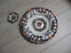 2 bijp Borden v Makkums aardewerk gemerkt m ophangkoord 25.-, Ophalen of Verzenden